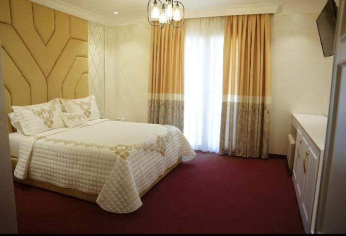 Eiffel Hotel